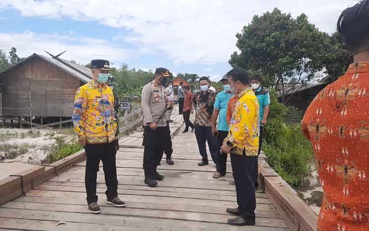 Jembatan Sei Rawi II Sudah Fungsional, Ini Pesan Bupati Gunung Mas