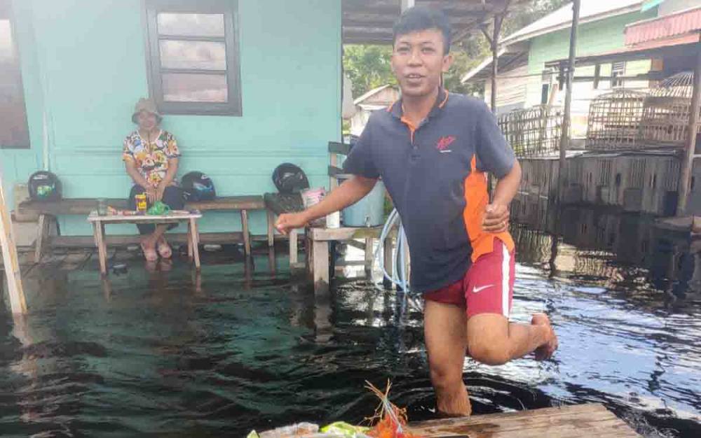 Aktivitas warga terdampak banjir di Kelurahan Bukit Tunggal.