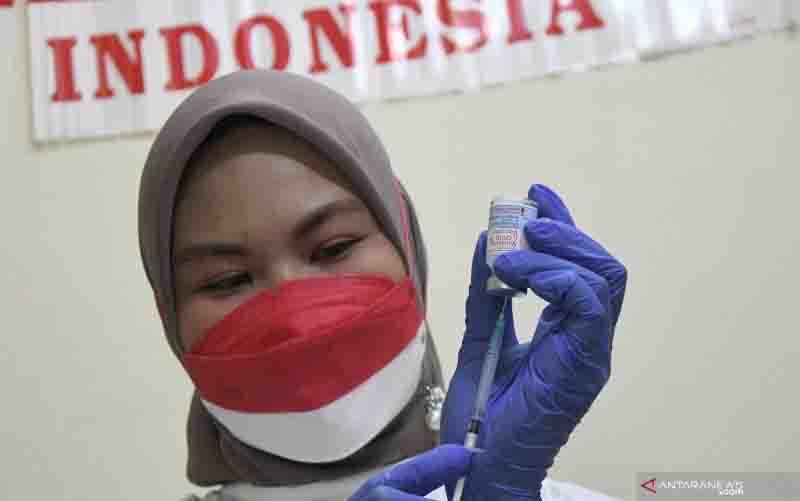 Pemerintah: Vaksin Dosis Ketiga Hanya untuk Tenaga Kesehatan