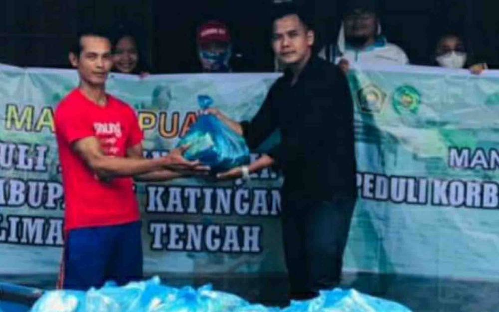 MAN Kapuas Peduli Galang Dana Hingga Salurkan Bantuan Warga Terdampak Banjir