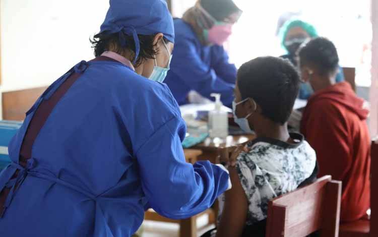 Vaksinasi pelajar di SMAN 2 Pandih Batu Kabupaten Pulang Pisau