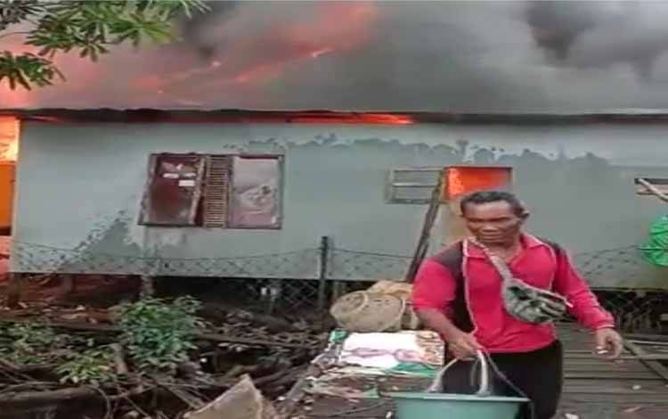 2 Rumah Warga Desa Bapinang Hulu Terbakar
