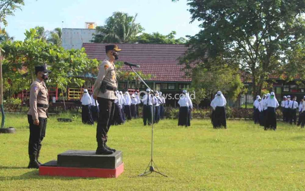 Jadi Pembina Upacara di SMPN 1 Kuala Pembuang, ini Arahan Kapolres Seruyan