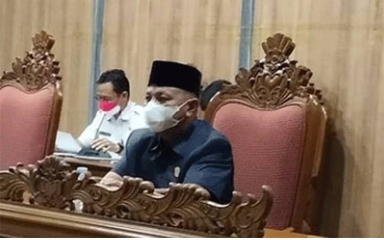 DPRD Kotim Kecewa Lihat Lapangan Olahraga Indoor Bocor