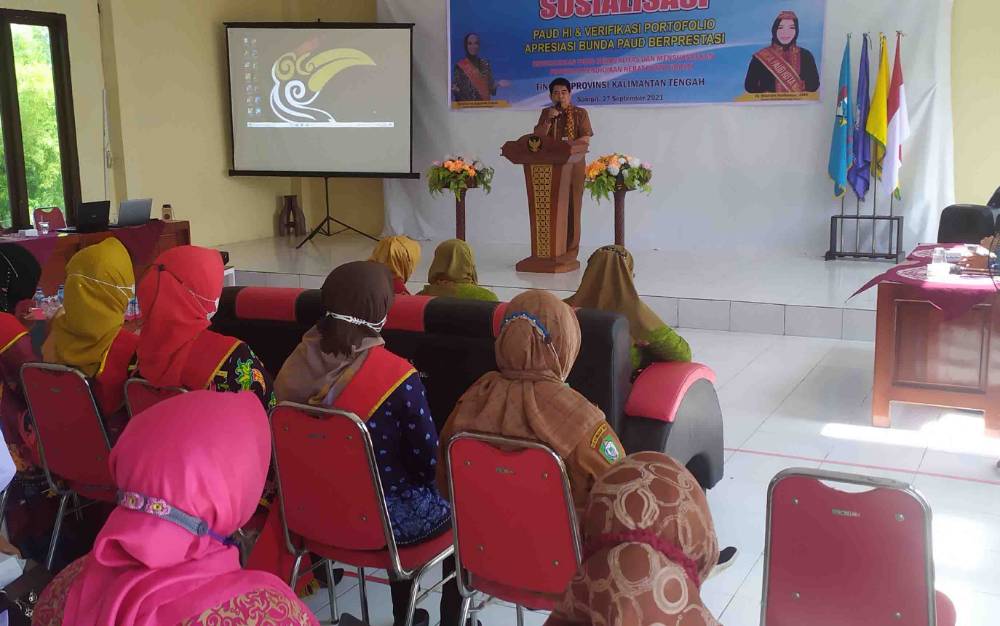 Kepala Dinas Pendidikan Kotawaringin, Suparmadi saat memberi sambutan pada sosialisasi PAUD Holistik Integratif.