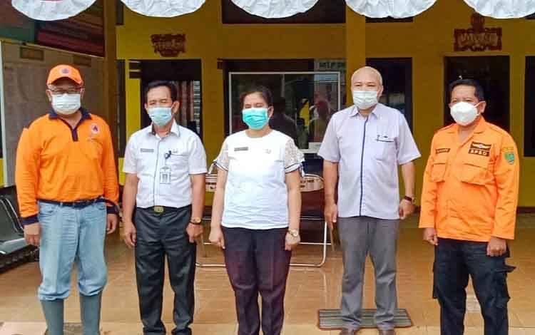 Camat Patangkep Tutui Kabupaten Barito Timur, Nina Marissa bersama Kepala Pelaksana BPBD Damkar Riza Rahmadi