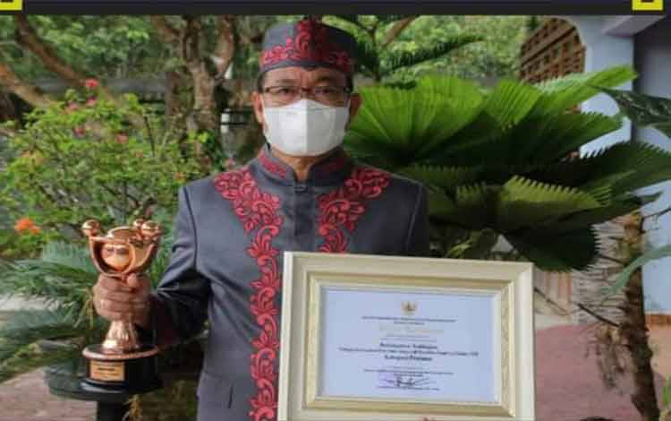 Terima Penghargaan Anugerah Parahita Ekapraya, Ini Kata Bupati Katingan