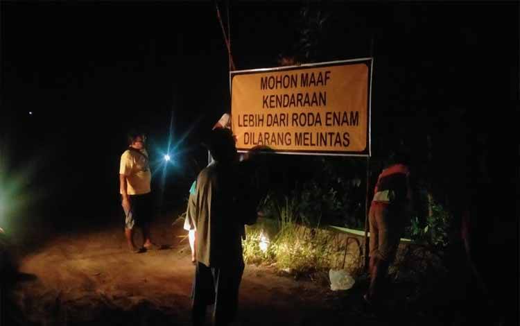 Kendaraan Roda 6 lebih Dilarang Melintas di Jalan Tingang Ujung