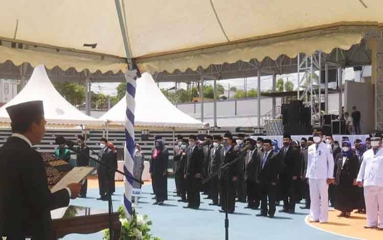 Bupati Barito Utara, Nadalsyah melantik sejumlah pejabat, Kamis 30 September 2021