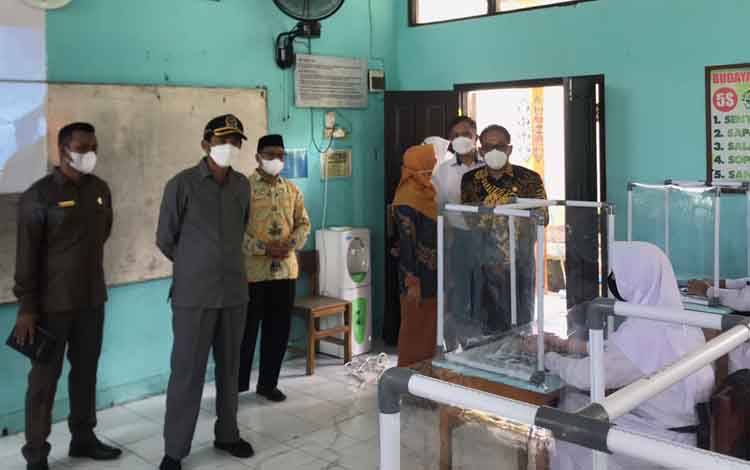Pastikan Berjalan Lancar, Unsur Pimpinan dan Komisi A DPRD Kobar Pantau Pelaksanaan PTM