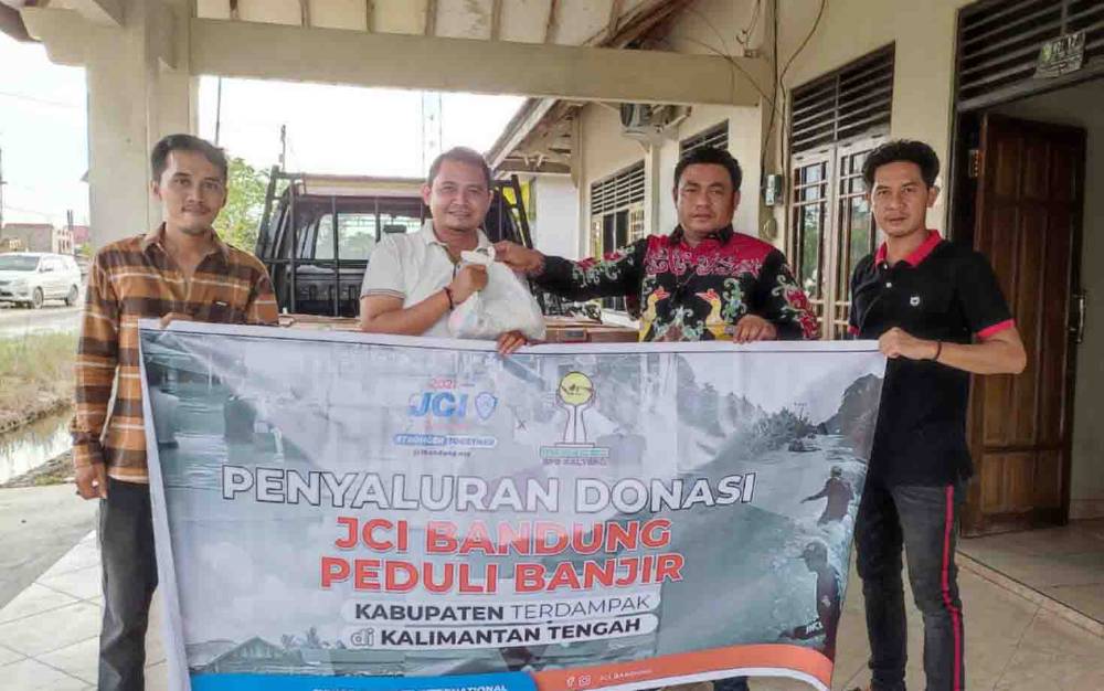 JCI dan HIPMI Salurkan Bantuan untuk Korban Banjir di Kalteng