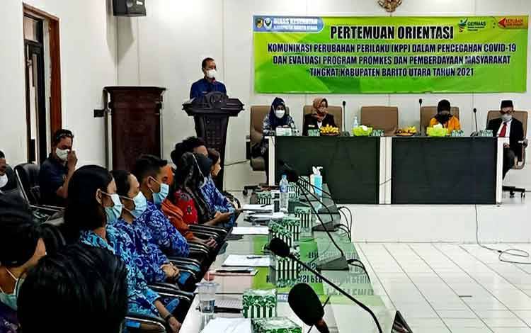 Kepala Dinas Kesehatan Kabupaten Barito Utara H Siswandoyo saat membuka kegiatan pertemuan orientasi komunikasi perubahan perilaku (KPP) dalam pencegahan Covid-19 dan evaluasi program promosi kesehatan (Promkes) dan pemberdayaan masyarakat.