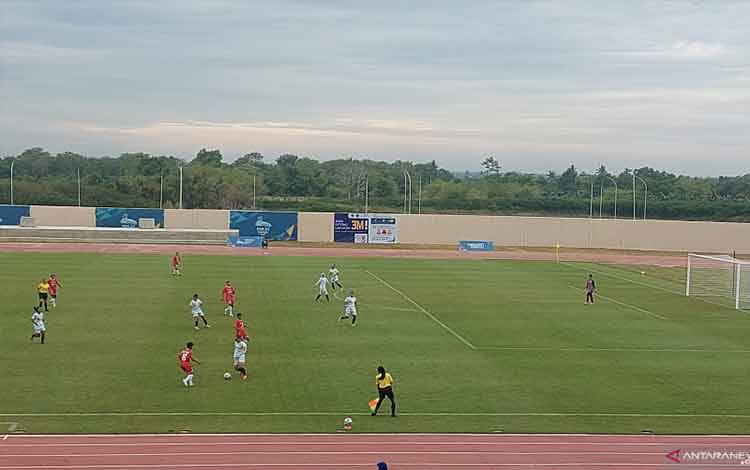 PON Papua - Tim Sepak Bola Putri DKI Kandaskan Perlawanan Babel 1-0