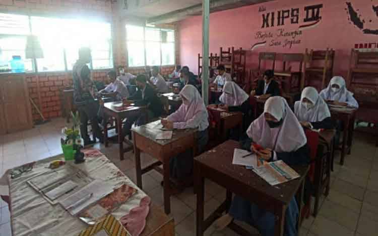 Pelaksanaan Simulasi Asesmen Kompetensi Madrasah di MAN Kapuas Berjalan Lancar