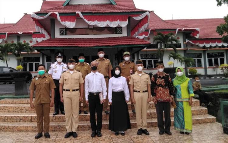 Pemkab Sukamara Berikan Beasiswa STTD Bekasi Kepada Dua Pelajar