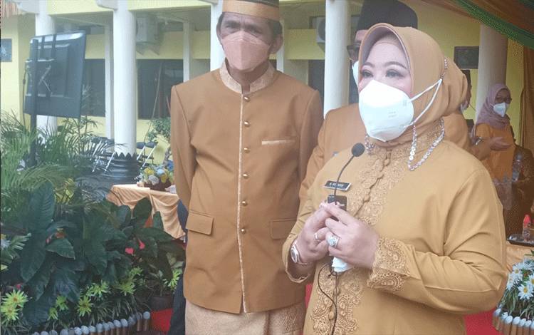 Upacara HUT ke 62 Kabupaten Kobar Diikuti Peserta Terbatas