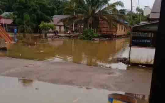 Debit Sungai Aruta kembali Naik dan Banjir Ancam Genangi Rumah Warga