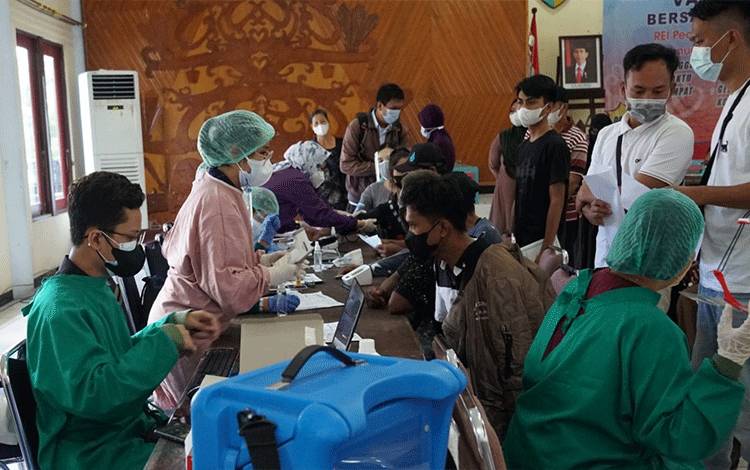 DPD REI dan OJK Kalteng Gelar Vaksinasi Covid-19