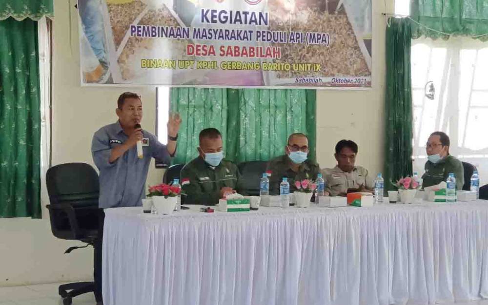 Ketua Kelompok Tani Borneo Sejahtera, H Laily Mansyur saat memberikan materi tentang budidaya madu kelulut.