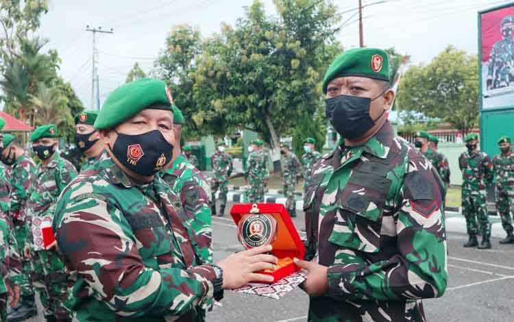 Kodim Muara Teweh Gelar Upacara Pelepasan Anggota Pindah Satuan