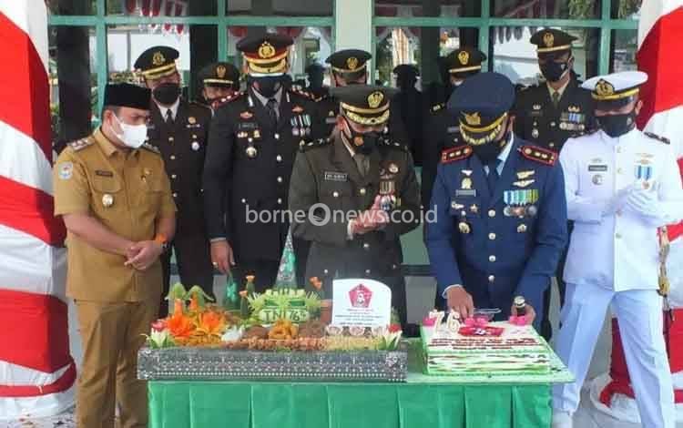 Kapolres Kobar Berikan Kejutan ke Kodim di HUT TNI ke 76