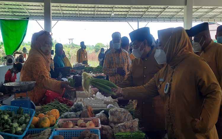Bupati Kobar Ajak Swasta Bantu Tingkatkan Pembangunan Pasar Sungai Bulin