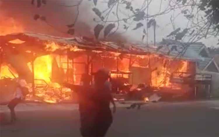 Bengkel Deko Mobil Terbakar di Pangkalan Bun