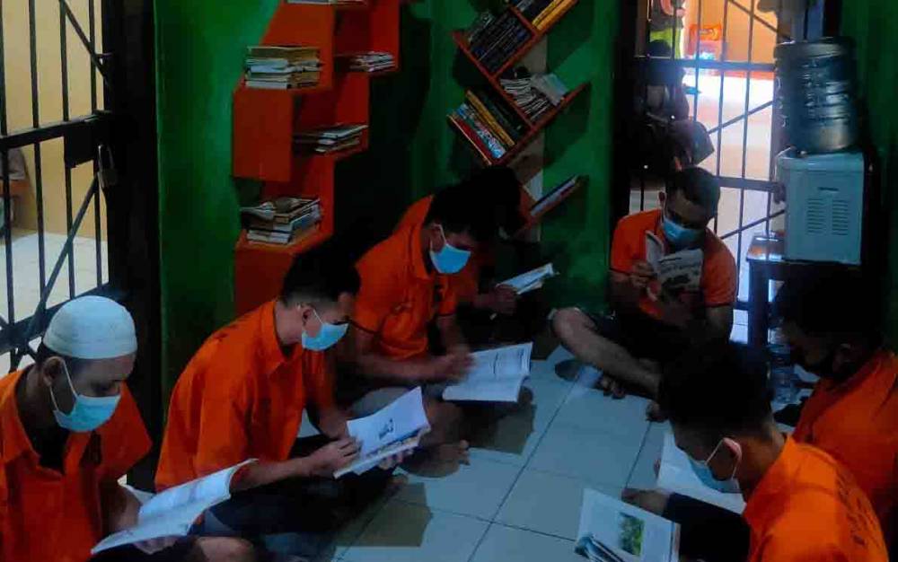 Cara Tahanan Polres Seruyan Mengisi Kegiatan di Dalam Sel
