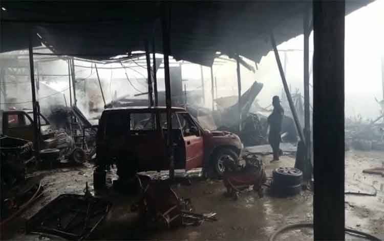 Kebakaran di Bengkel Deko, 4 Mobil dan 1 Motor Ikut Terbakar