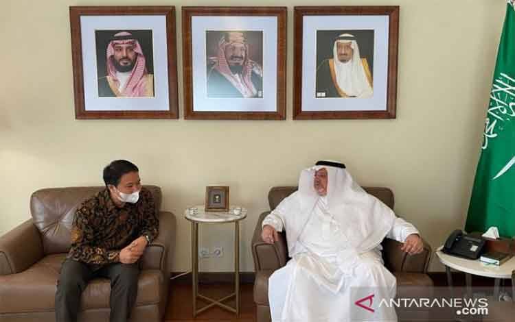 Dirjen PHU, Kemenag Hilman Latief bersilaturahim ke Dubes Saudi di Jakarta, Kamis (7/10/2021). (ANTARA)