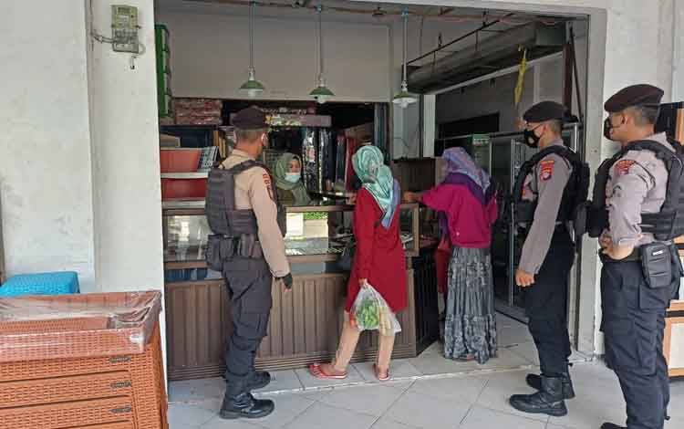Cegah Aksi Kejahatan, Satuan Sabhara Polres Seruyan Patroli Toko Emas