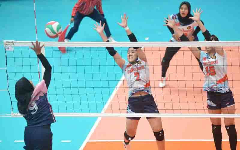 Menyaksikan "Bidadari-bidadari" Voli dari Tribun GOR Koya Koso