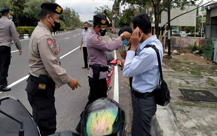Polsek Selat Gelar Operasi Yustisi, Disiplinkan Penggunaan Masker Warga