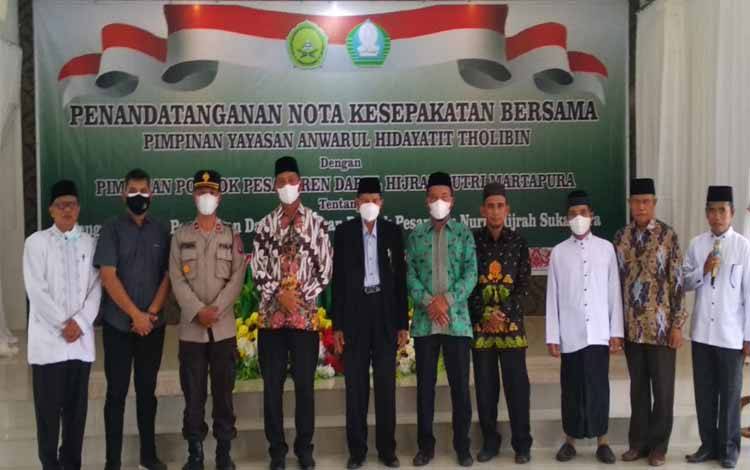 2 Lembaga Sepakat Kembangkan Pesantren Nurul Hijah Sukamara