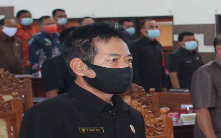 Anggota DPRD Gunung Mas Kembali Ingatkan Warga Waspadai Hoaks Vaksinasi
