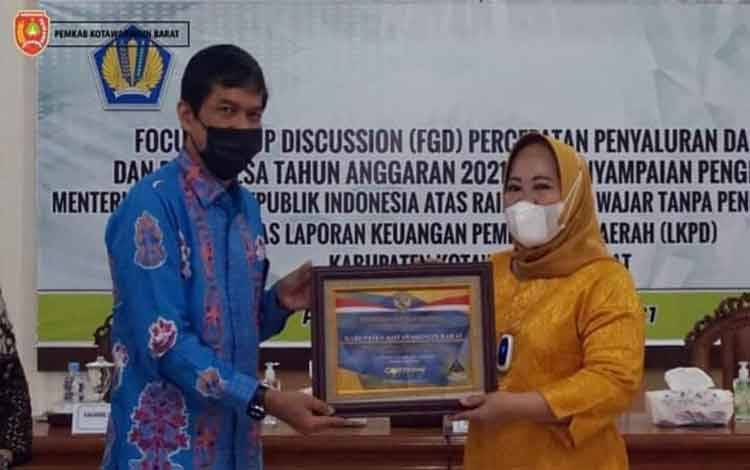 Momen HUT ke-62, Pemkab Kobar Terima Penghargaan dari Kemenkeu atas Raihan WTP
