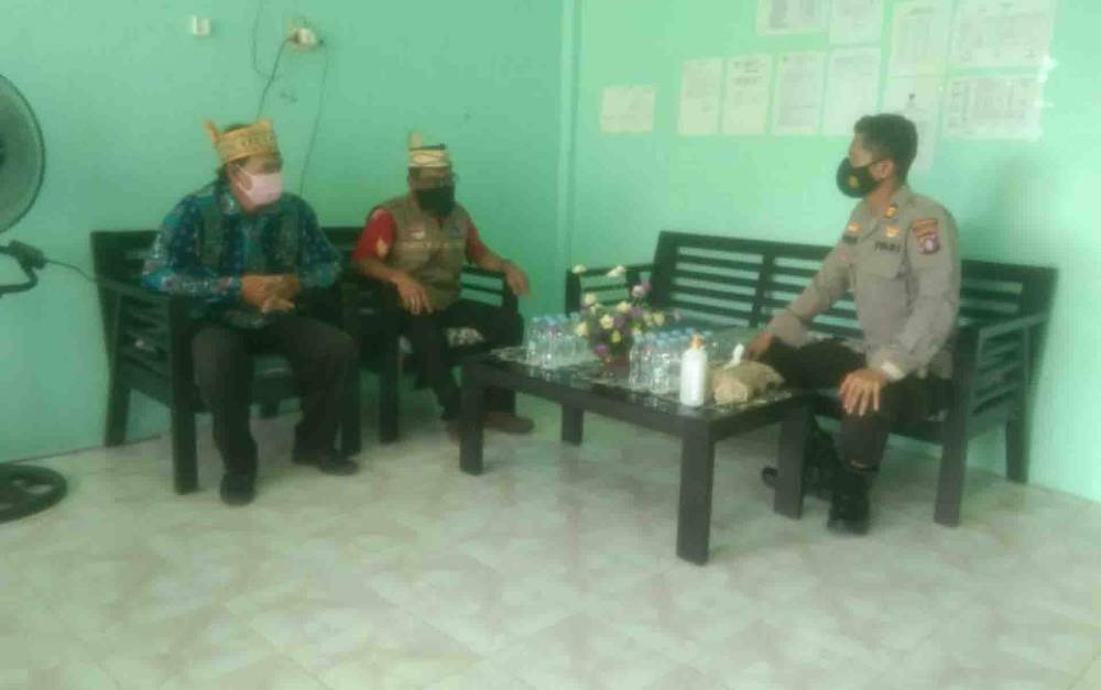 Kapolsek dan Camat Bataguh Lakukan Koordinasi Terkait Vaksinasi
