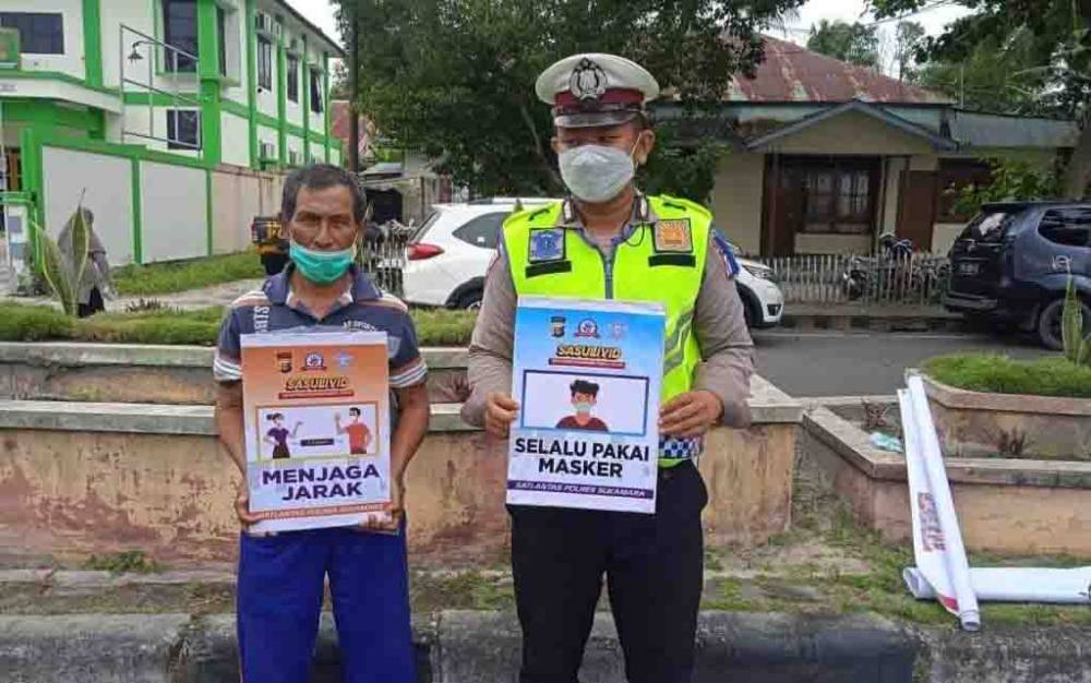 Satlantas Polres Sukamara Edukasi Pengendara Terkait Prokes