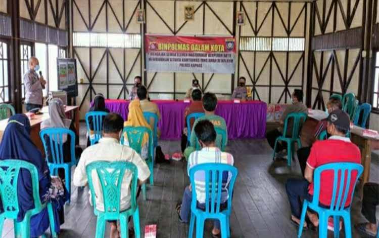 Satbinmas Polres Kapuas Lakukan Penyuluhan Kamtibmas di Desa Pulau Telo Lama