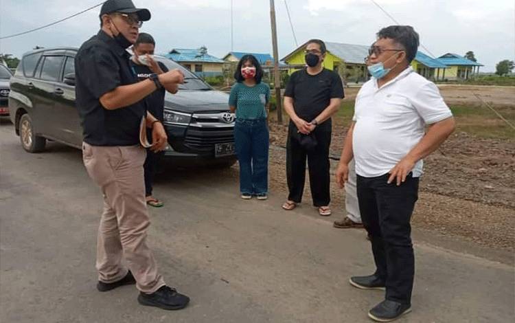Tim Bappenas melakukan kunjungan lapangan dilokasi food estate Desa Delanti Siam kecamatan Pandih Batu, belum lama ini.
