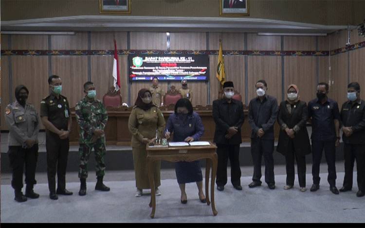 Persetujuan Raperda Ketahanan Pangan di DPRD Kotawaringin Timur.