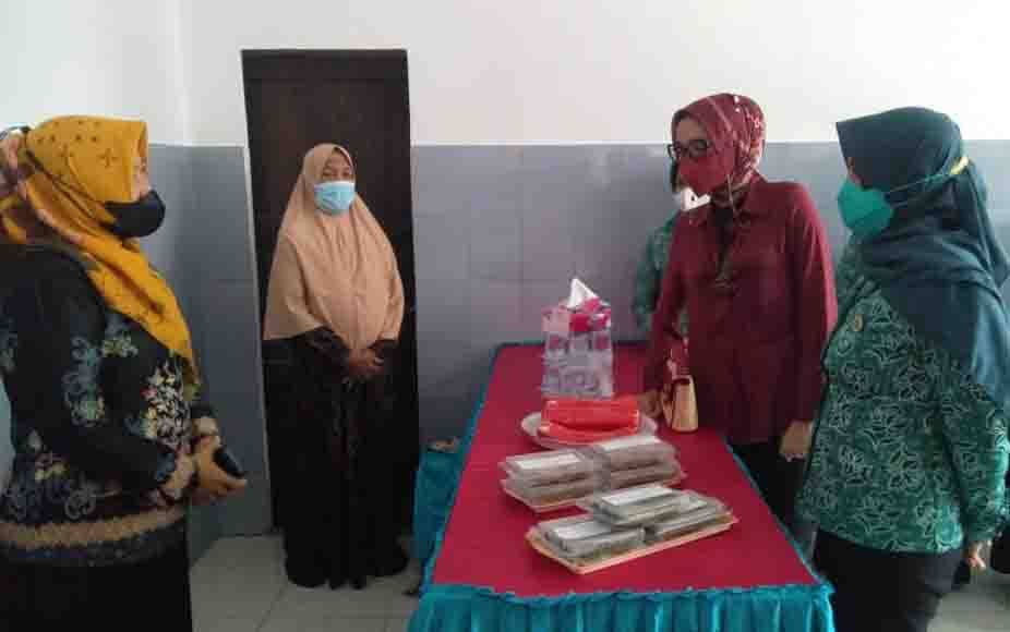 PKK Provinsi Kalteng Akan Bantu Proses Pematenan Kerupuk Basah Sukamara