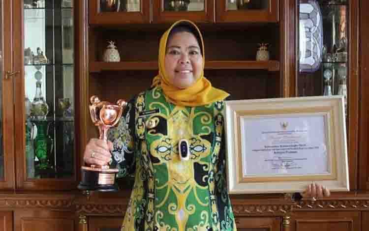Kementrian PPPA Beri Penghargaan APE kepada Pemkab Kobar