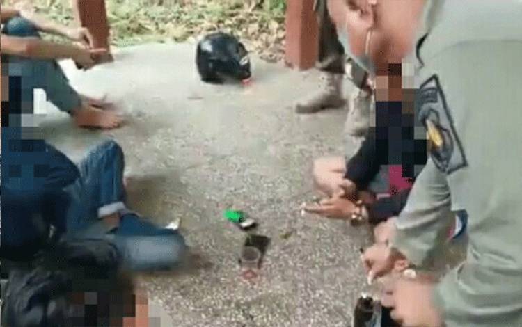 Satpol PP dan Damkar Kapuas Amankan Para Pemuda Pesta Miras