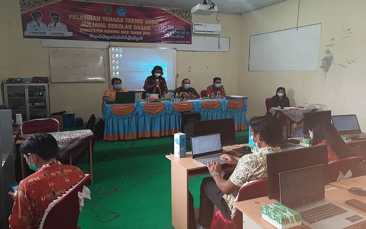 Disdikpora Gumas Gelar Pelatihan Tenaga Teknis ANBK Jenjang SD
