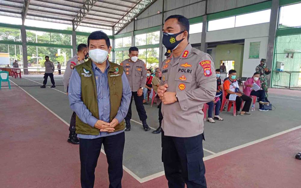 Bupati Barito Timur Tinjau Vaksinasi Gerai Presisi di Lapangan Tenis Indoor