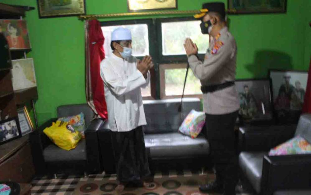 Kapolres Seruyan Silaturahmi ke Kediaman Ketua MUI