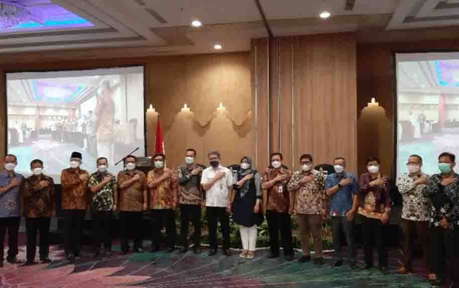 Kepala Dinas Pendidikan Palangka Raya, Akhmad Fauliansyah beserta peserta Diskusi Kelompok Terpumpun (DKT) Program Anti Perundungan di Hotel Grand Mercure Yogyakarta