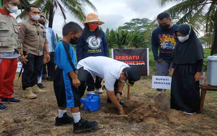 Bupati Seruyan Tanam Pohon untuk Kampanyekan Pelestarian Hutan dan Orangutan