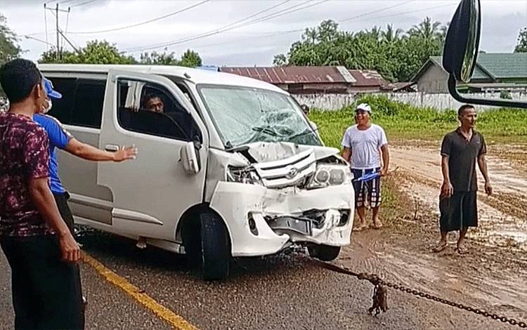 Pinggiran Jalan yang Dalam Jadi Penyebab Sering Terjadi Kecelakaan di Desa Matabu